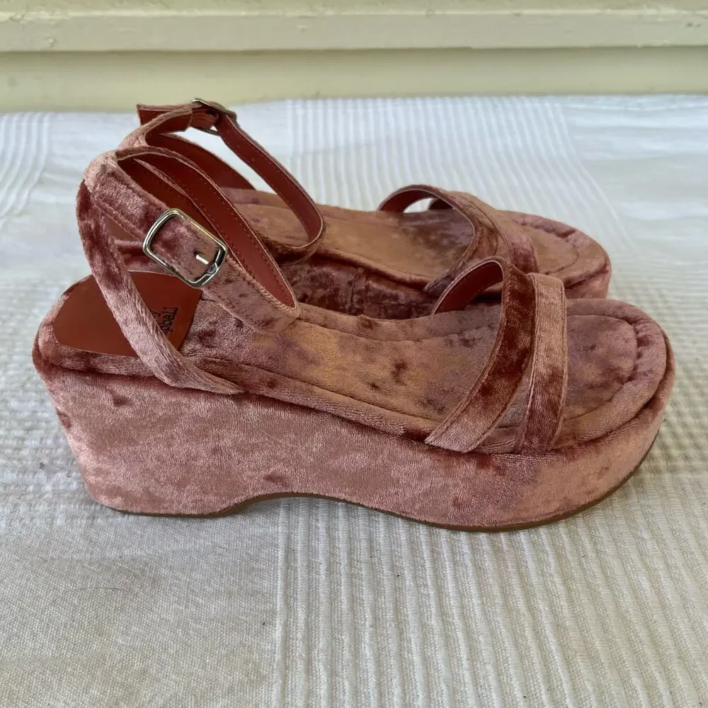 Jeffrey Campbell very delias
